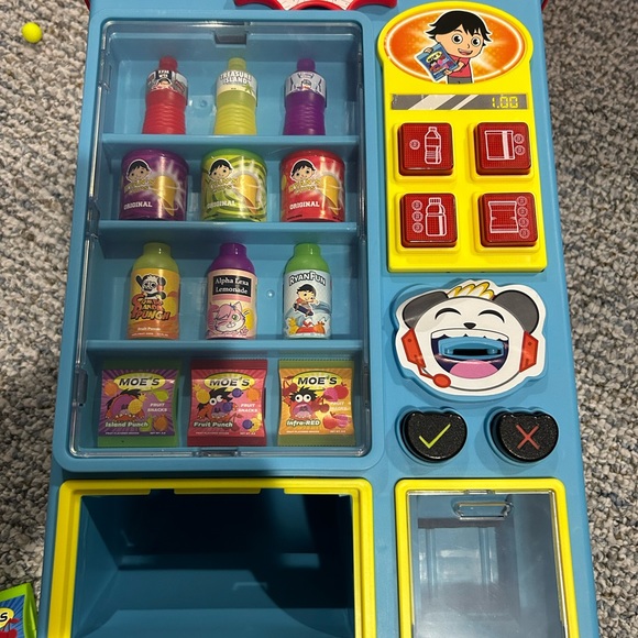 Toys Ryans World Vending Machine And New Ryans Mystery Play Date Game